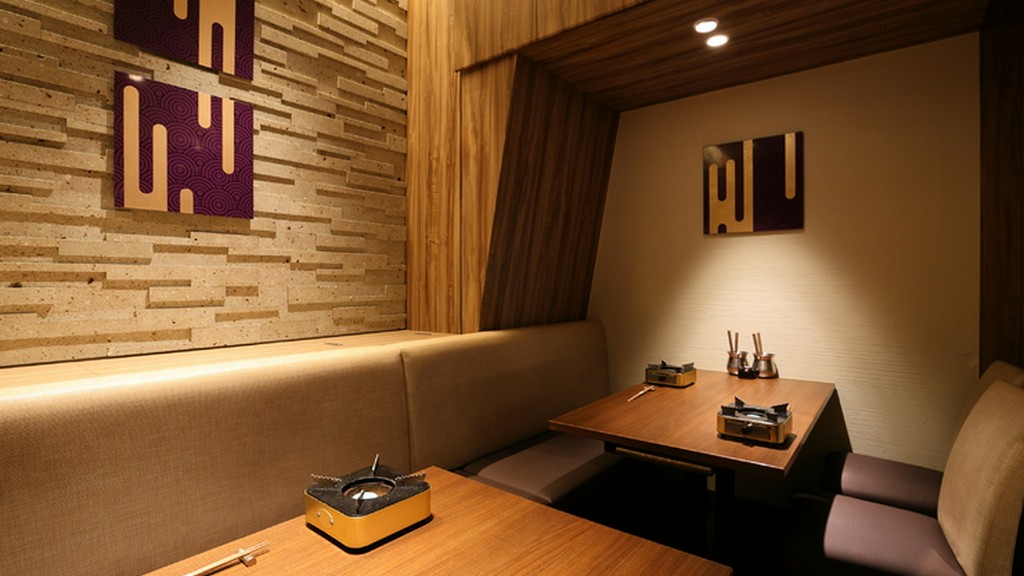 洗練された和モダン空間で食事を満喫