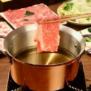 ※金曜日は2時間制となります。
※飲み放題なしでもご利用いただけます。
※コース内容は季節や月、仕入れ状況により変更になる場合がございますので予めご了承くださいませ。
※営業時間の都合により、ご来店時間によってはご利用頂けるお時間が短くなる場合がございます。予めご了承くださいませ。