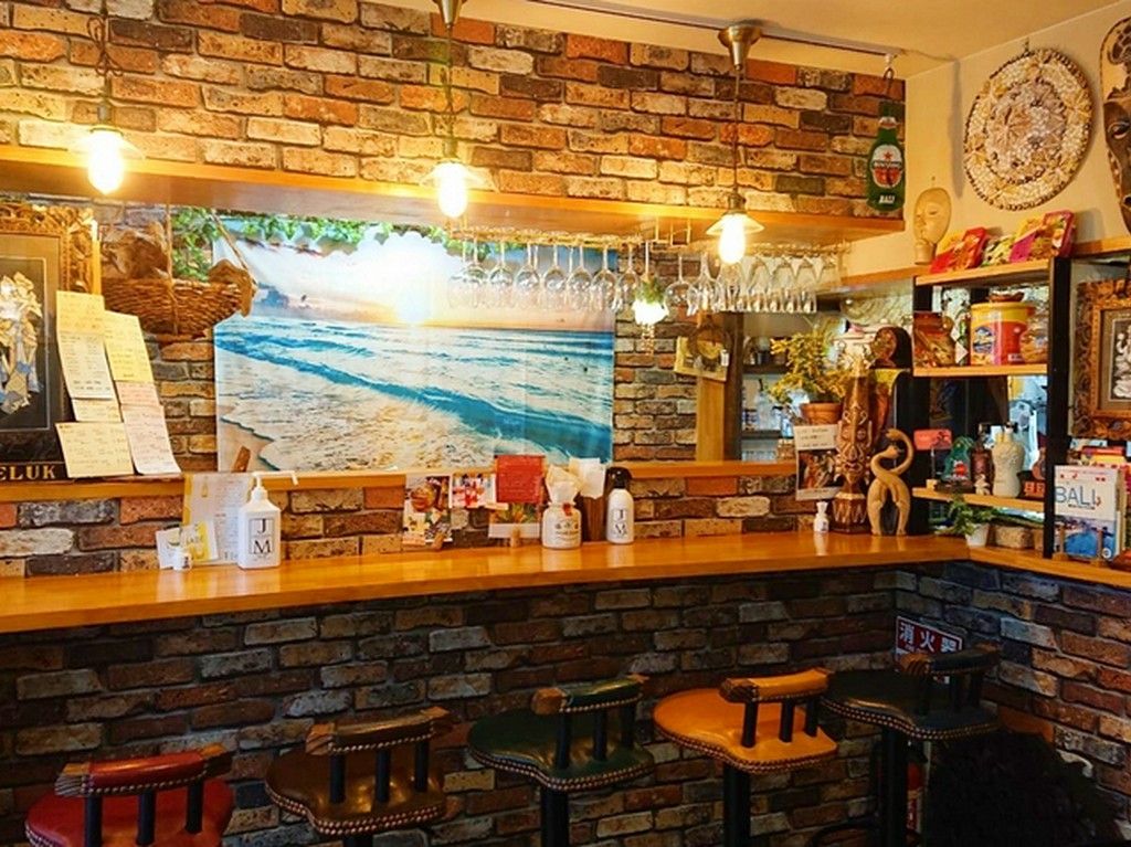 お一人様でも安心。カウンター席ございます。