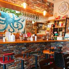 Baliテイストのノスタルジックな空間で味わう多国籍料理とおさけ