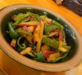 ※写真はさつま芋とピーマンのピリ辛炒め