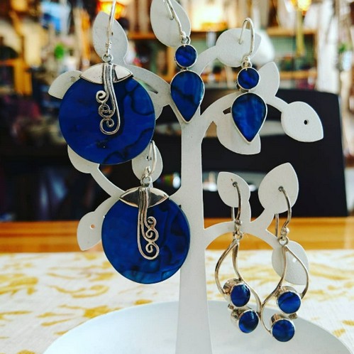 店内ではバリ雑貨なども販売しております