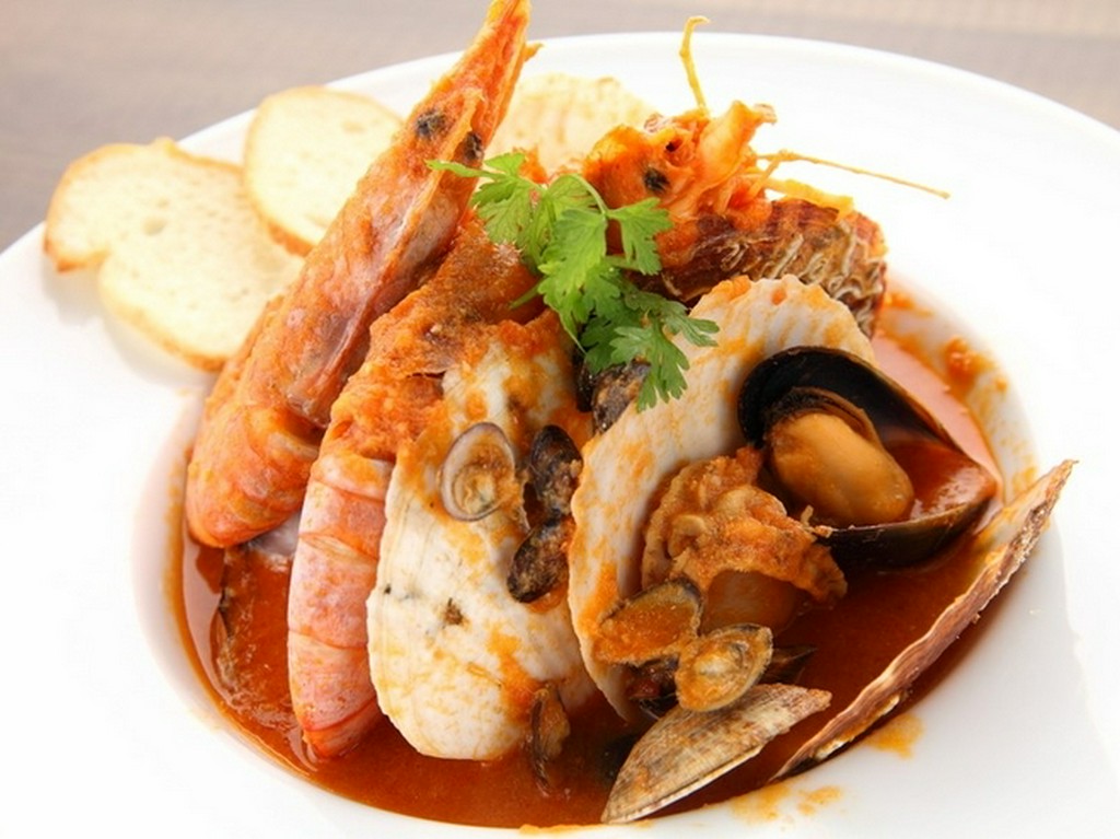 その時期の食材を活かした多彩なイタリアンも提供