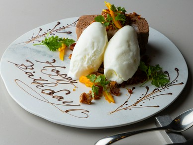 記念日やお誕生日をメッセージ付きデザートでお祝い出来ます♪