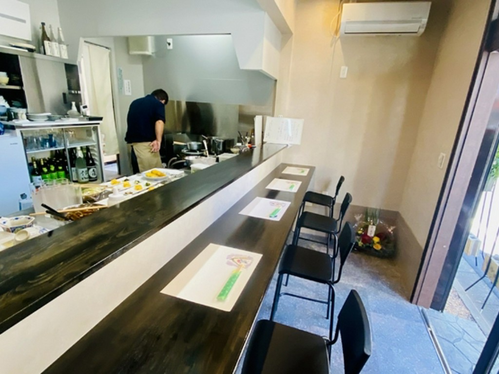 1F カウンター席