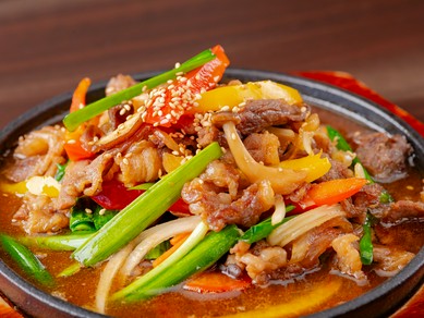 韓国の味を忠実に再現し、食べる人に喜びを与える『鉄板プルコギ』