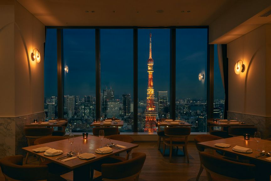 東京ベイエリアなどを見渡せ、東京タワーを間近に望む席も用意