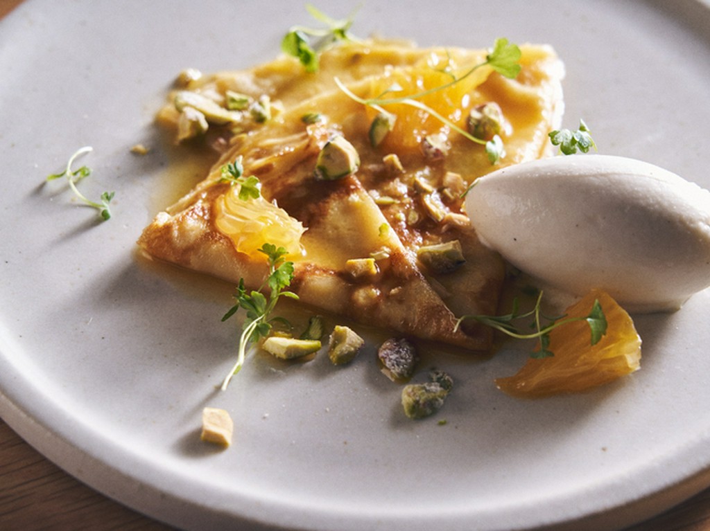 フランスの伝統菓子を軽やかな仕立てにして提案『オレンジ クレープ トンカ豆』