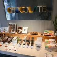 店内では「Minimal」各店舗の商品も購入可能。ショッピングメインでの利用はもちろん、コースやアフターヌーンティーを楽しんだ後、お土産としての商品購入もできます。