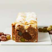 『甘納豆とチョコレート』和と洋の素材が調和し、優しい甘味が広がる1年中楽しめるガトーショコラです。