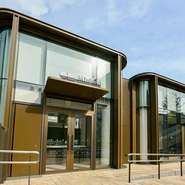 ～東京発チョコレート専門店の味わいを手土産に～
各業態のシグニチャーが集まる麻布台ヒルズ店の「店頭販売商品」一覧