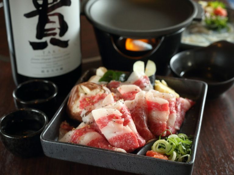 人気メニュー『陶板焼き上カルビ』