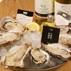 専門店だからこそできる、細やかな目利きと仕立て『旬の真牡蠣プレート』