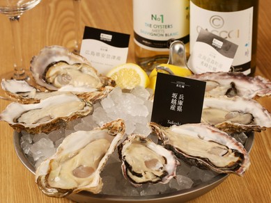専門店だからこそできる、細やかな目利きと仕立て『旬の真牡蠣プレート』
