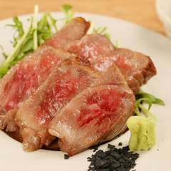 口福のひと切れ、舌の上でとろける食感に心奪われる『十勝牛ステーキ』