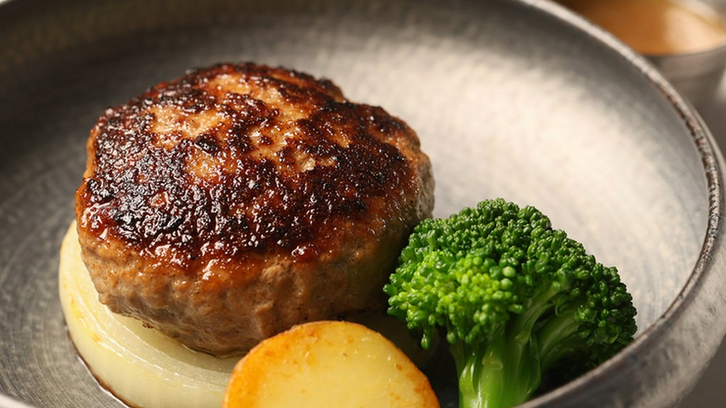 肉の存在感と繊細な味わいが絶妙に調和する『特製ハンバーグ（100g）』 