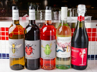 赤、白、泡と計15種類が揃う個性豊かなワイン