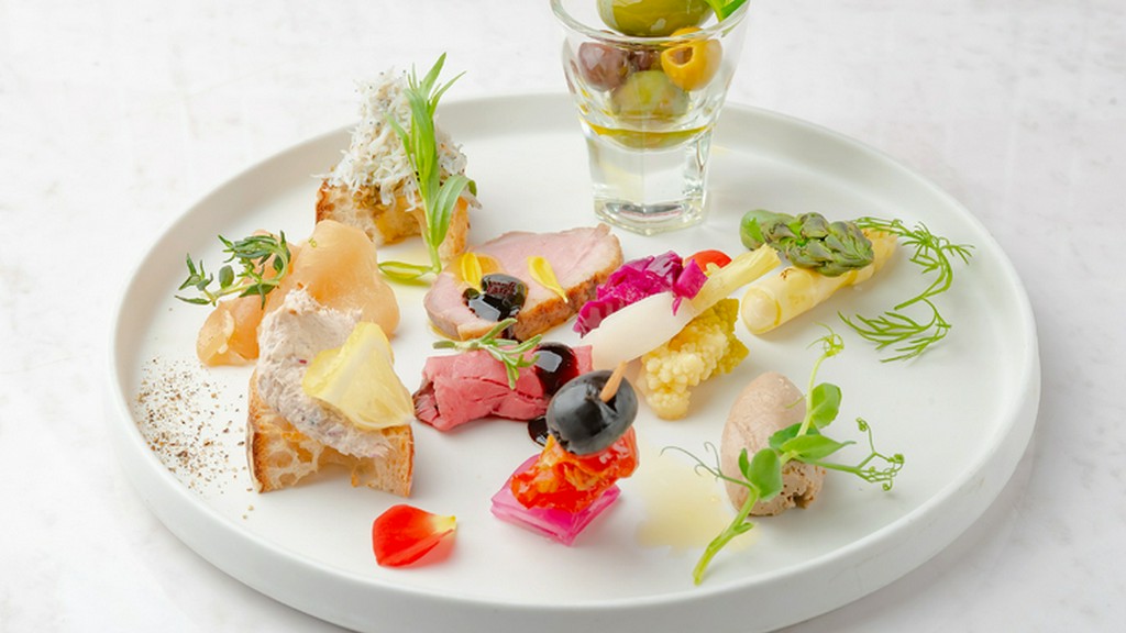 新鮮な野菜に鴨ロースを組み合わせた『アミューズブーシュ（6種・9種）』