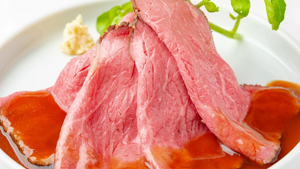 じっくりと火を入れ、肉の旨みを引き出す『十勝ハーブ牛のローストビーフ』