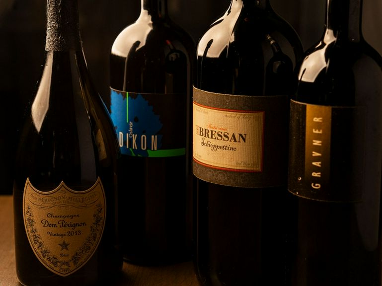 つくり手の情熱や思いが込められた自然派ワインを厳選