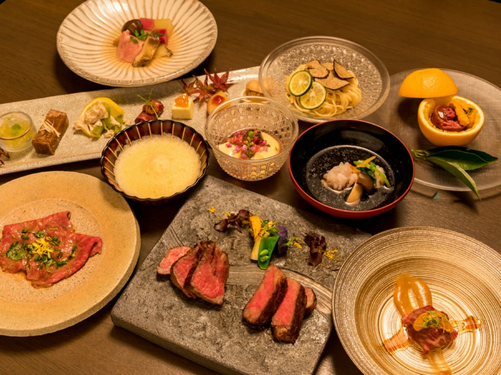 四季折々のおいしさを心ゆくまで楽しめる『月替わりコース料理』