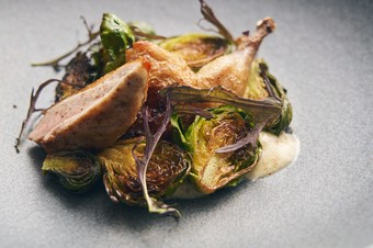 芽キャベツとウズラの相乗効果で春野菜の甘さを噛み締める 『鈴木農場 芽キャベツ ウズラ マスタード』