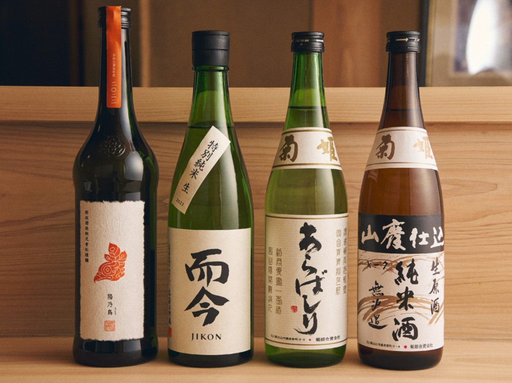 グラスで提供する日本酒は希少価値の高い銘柄を常時10種余り用意