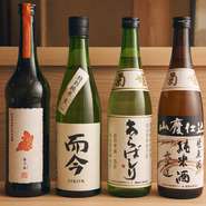 ワインもさることながら、和食にはやはり日本酒を。三重の『而今』や秋田の『新政・火の鳥』、新春限定販売の『菊姫・吟醸あらばしり』といった希少価値の高い銘柄を、常時10種以上揃えている。グラス800円から。

