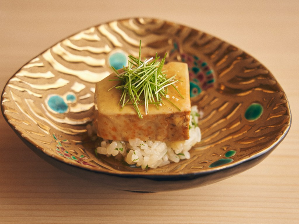 有馬山椒の爽やかな風味がアクセント。『あん肝の蒸し寿司』