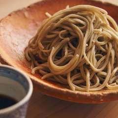 コース最後のお楽しみは角の立った十割の手打ち蕎麦『もり蕎麦』