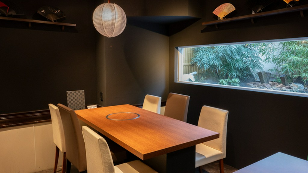 心が安らぐ贅沢な和モダン空間で、予算に合わせたコースを堪能