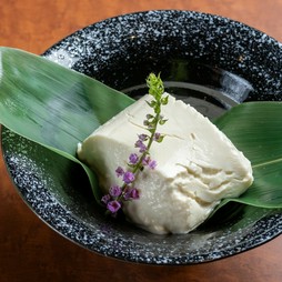店独自の割り下でつくる【一芯】のすき焼き。特選神戸牛の香り・甘み・柔らかさ『特選神戸牛すき焼き』