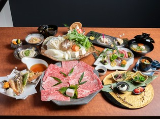 厳選された食材のみで提供。すき焼き・しゃぶしゃぶコース