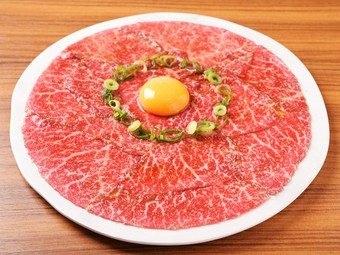 正真正銘の生の和牛ユッケ『百名山　王様ユッケ』