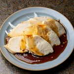 旨味がたっぷり凝縮されたカルビをにんにくの効いた甘辛ソースでふっくら柔らかく焼きました。