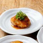カモ肉の華やかな旨味に赤ワインソースがからみ、今までにない贅沢な味わいが楽しめます。