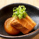 イタリアの伝統的な料理のニョッコをフライにし生ハムと合わせました