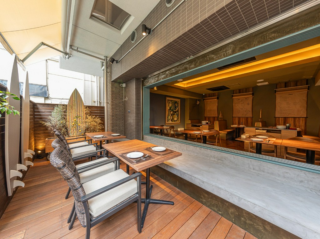 気持ちの良い風が頬をなでる。季節を感じる席で美食体験