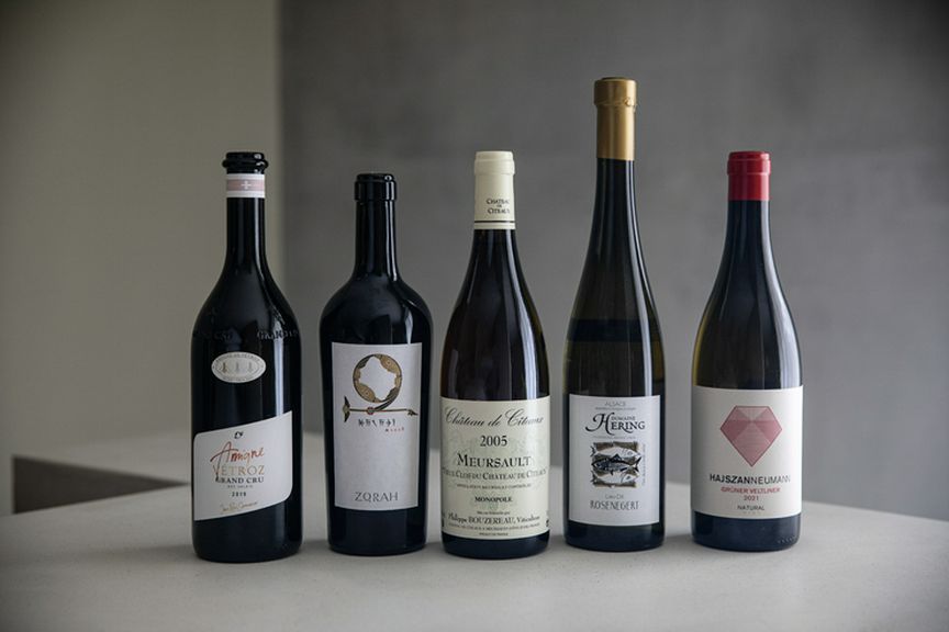 自然農法の野菜や優しいフレンチに寄り添うワインが中心