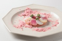 『桜鱒と紅芯大根のジュレ』