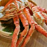 本ずわい蟹（２Lサイズ）・とげずわい蟹・逸品・寿司食べ放題コース全63品ご提供！ご満足いただけるようなラインナップ！〆にデザートもございます。料金で3種追加サービスと3種類飲み放題付きにできます。
