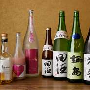 『鍋島』や『田酒』など、厳選された日本酒を中心とした豊富なラインナップ。さらに、四季の銘酒も取り揃え季節感を楽しめるのも魅力です。限定酒や人気の銘柄も常時取り揃えており、幅広いニーズに対応しています。