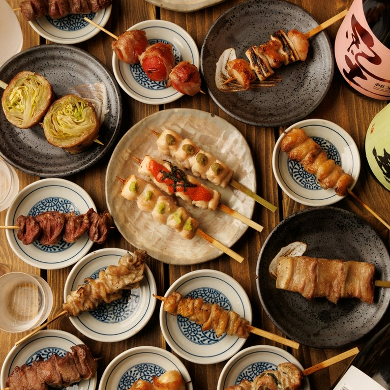 その日仕入れた新鮮なお肉を店内で串うちした一品