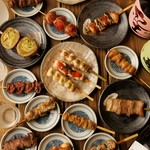 炭火でじっくり焼いた本格焼き鳥、やきとん、肉巻き串