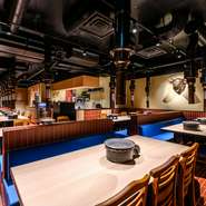 スムーズに英語で会話ができるスタッフが常駐しているので、海外ゲストも大歓迎。部位や焼き方の説明にも問題ありません。カジュアルな雰囲気の中で、存分に焼肉を楽しめます。