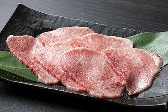 溢れ出す肉汁と深いコクで、贅沢な食体験をお届け『上カルビ』