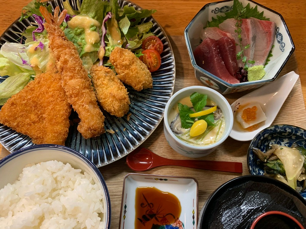 昼も夜も、お一人様が充実した時間を過ごせるメニューが豊富