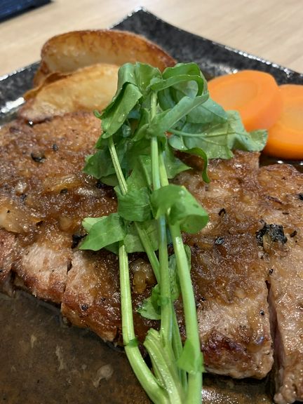 魚だけではありません!肉料理も充実!『300gサーロインステーキ』