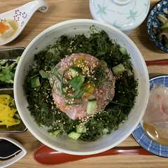 一度に「丼」と「茶漬け」、二通りの食べ方を楽しめる『肴屋の海丼御膳』