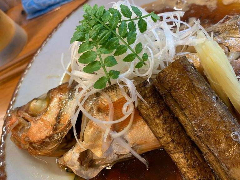 シンプルながらも味わい深い料理を提供している「魚料理」